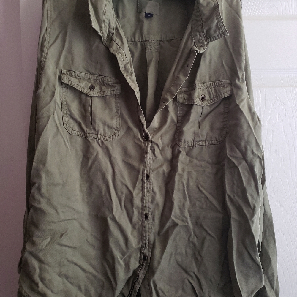 Universal Thread Green Top